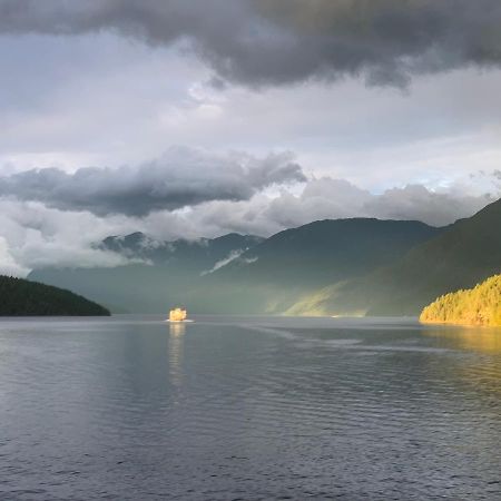 Earls Cove Orca View Bed & Breakfast Egmont ภายนอก รูปภาพ