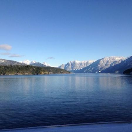 Earls Cove Orca View Bed & Breakfast Egmont ภายนอก รูปภาพ